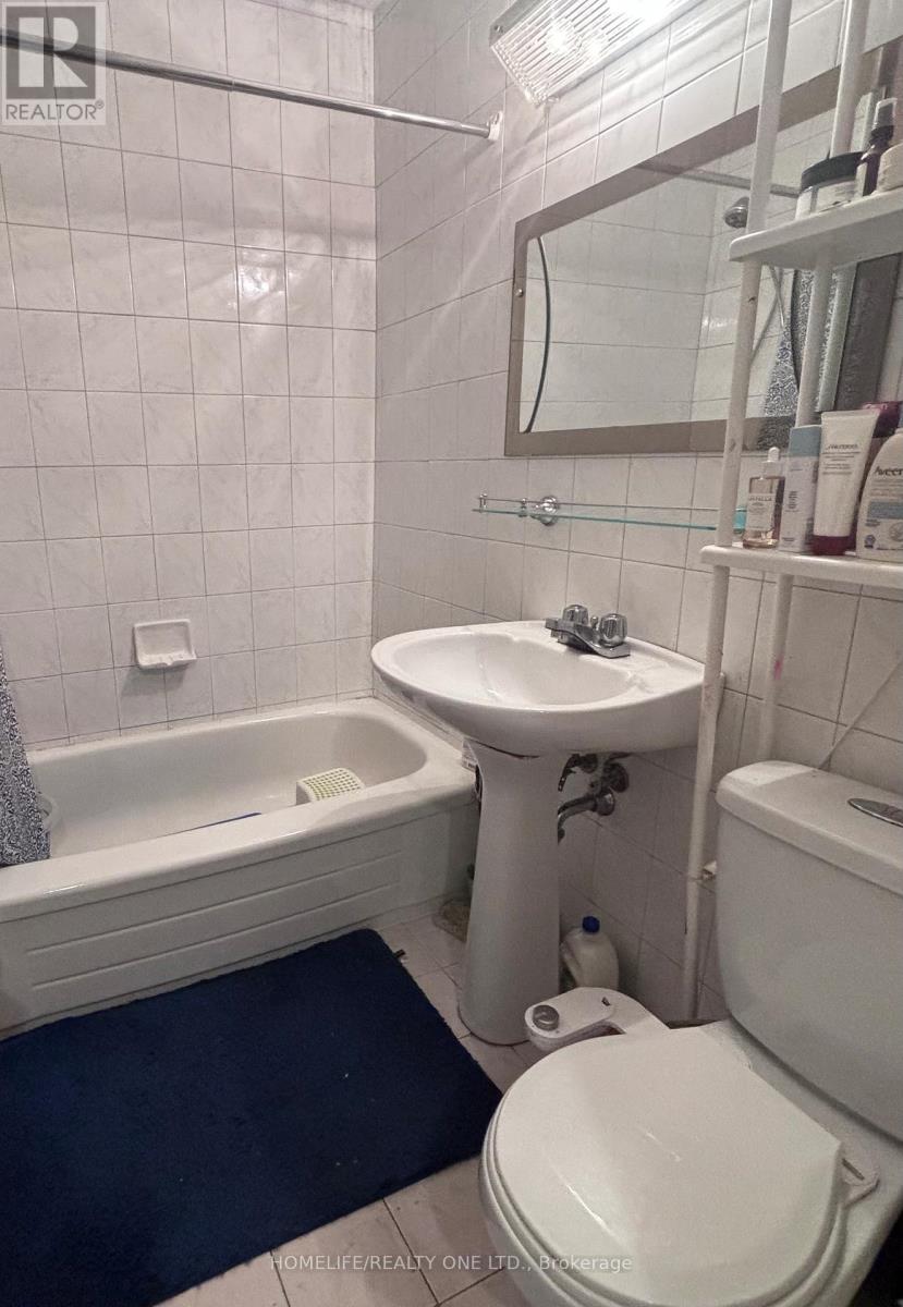 77 Newlin Crescent, Toronto, Ontario  M3L 1X5 - Photo 16 - W12767586