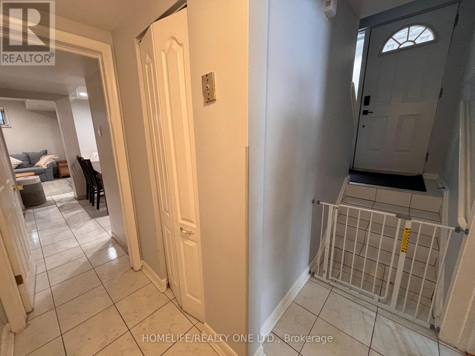 77 Newlin Crescent, Toronto, Ontario  M3L 1X5 - Photo 21 - W12767586