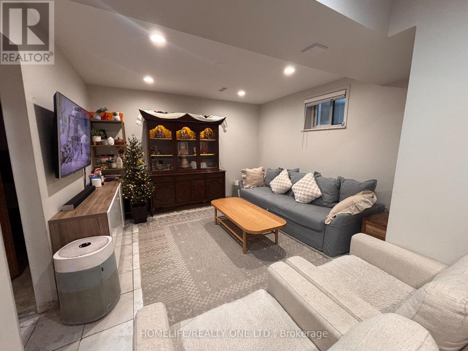 77 Newlin Crescent, Toronto, Ontario  M3L 1X5 - Photo 25 - W12767586