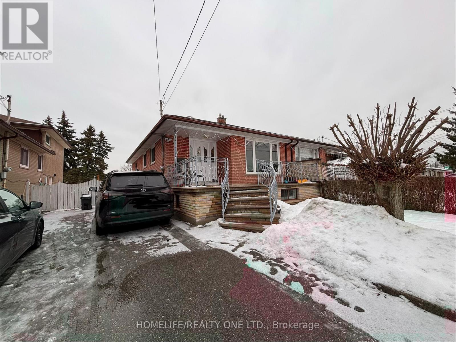 77 Newlin Crescent, Toronto, Ontario  M3L 1X5 - Photo 3 - W12767586