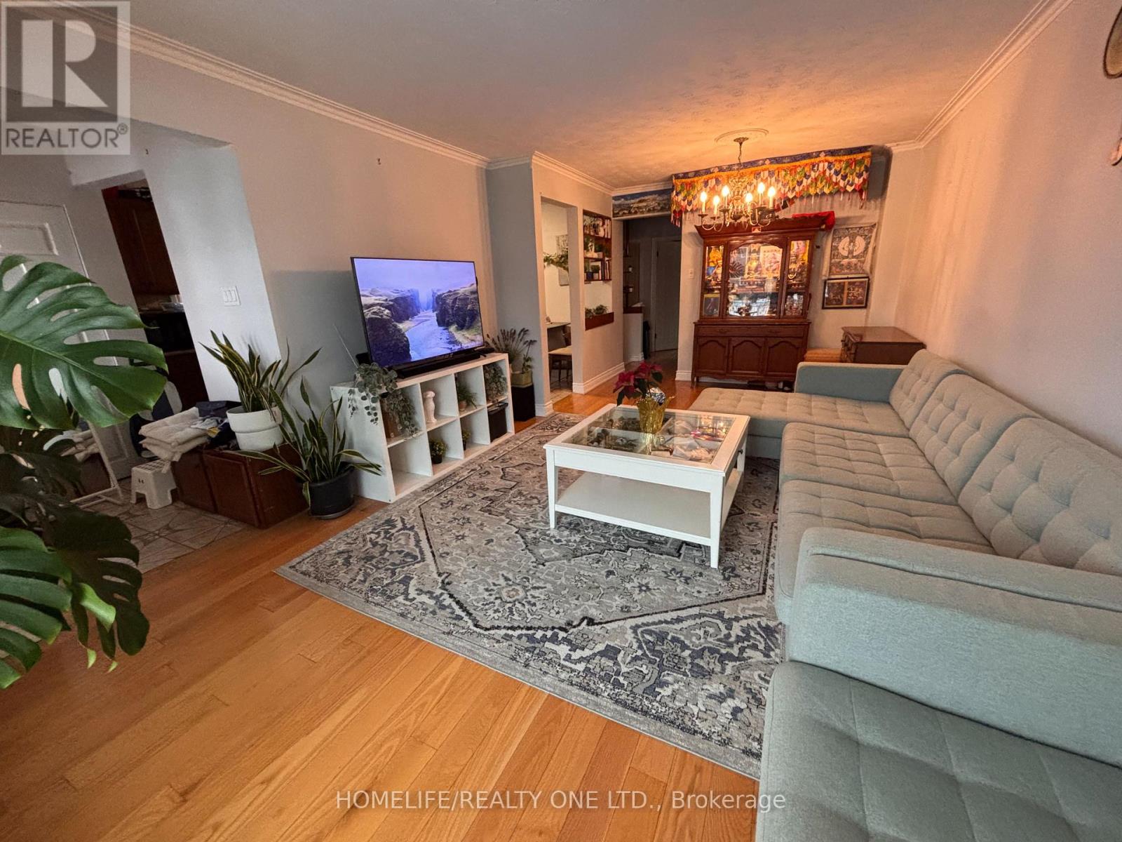 77 Newlin Crescent, Toronto, Ontario  M3L 1X5 - Photo 4 - W12767586