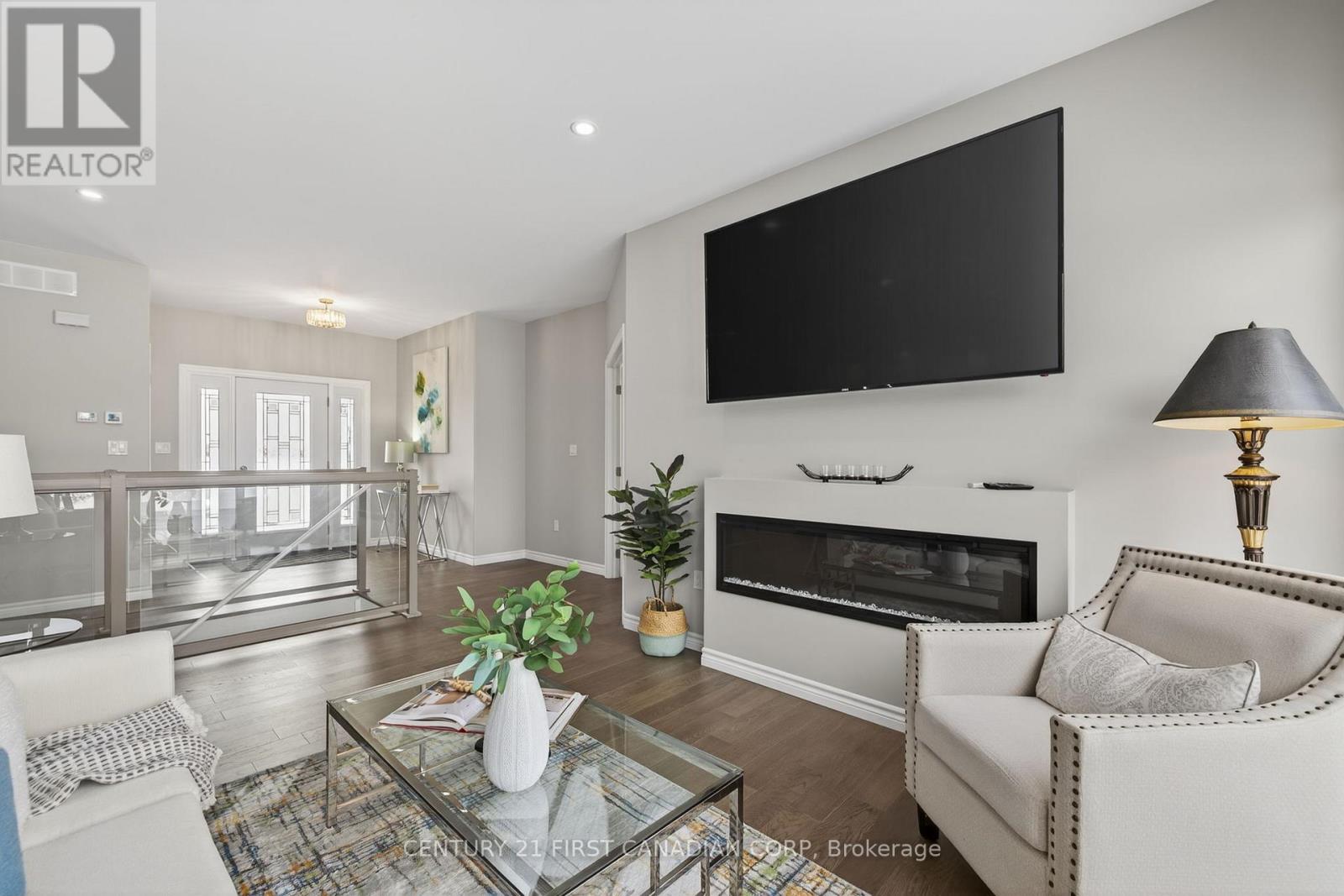 9128 Indian Hills Trail W, Lambton Shores, Ontario  N0N 1J2 - Photo 10 - X12767782