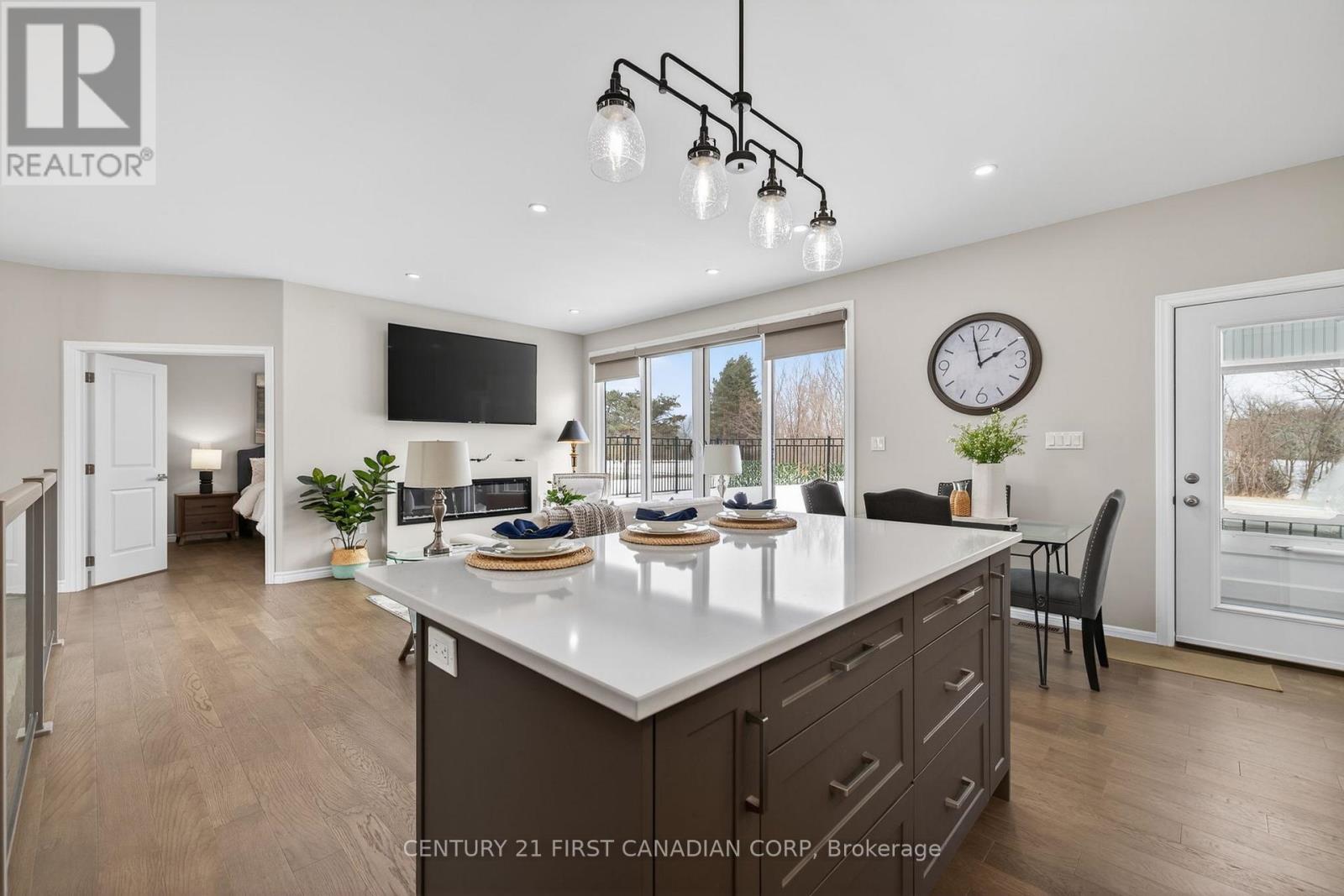 9128 Indian Hills Trail W, Lambton Shores, Ontario  N0N 1J2 - Photo 14 - X12767782