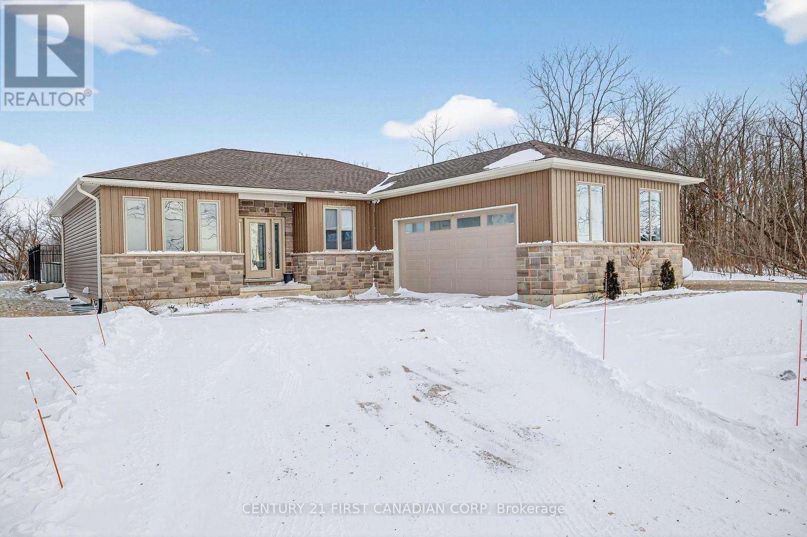 9128 Indian Hills Trail W, Lambton Shores, Ontario  N0N 1J2 - Photo 2 - X12767782