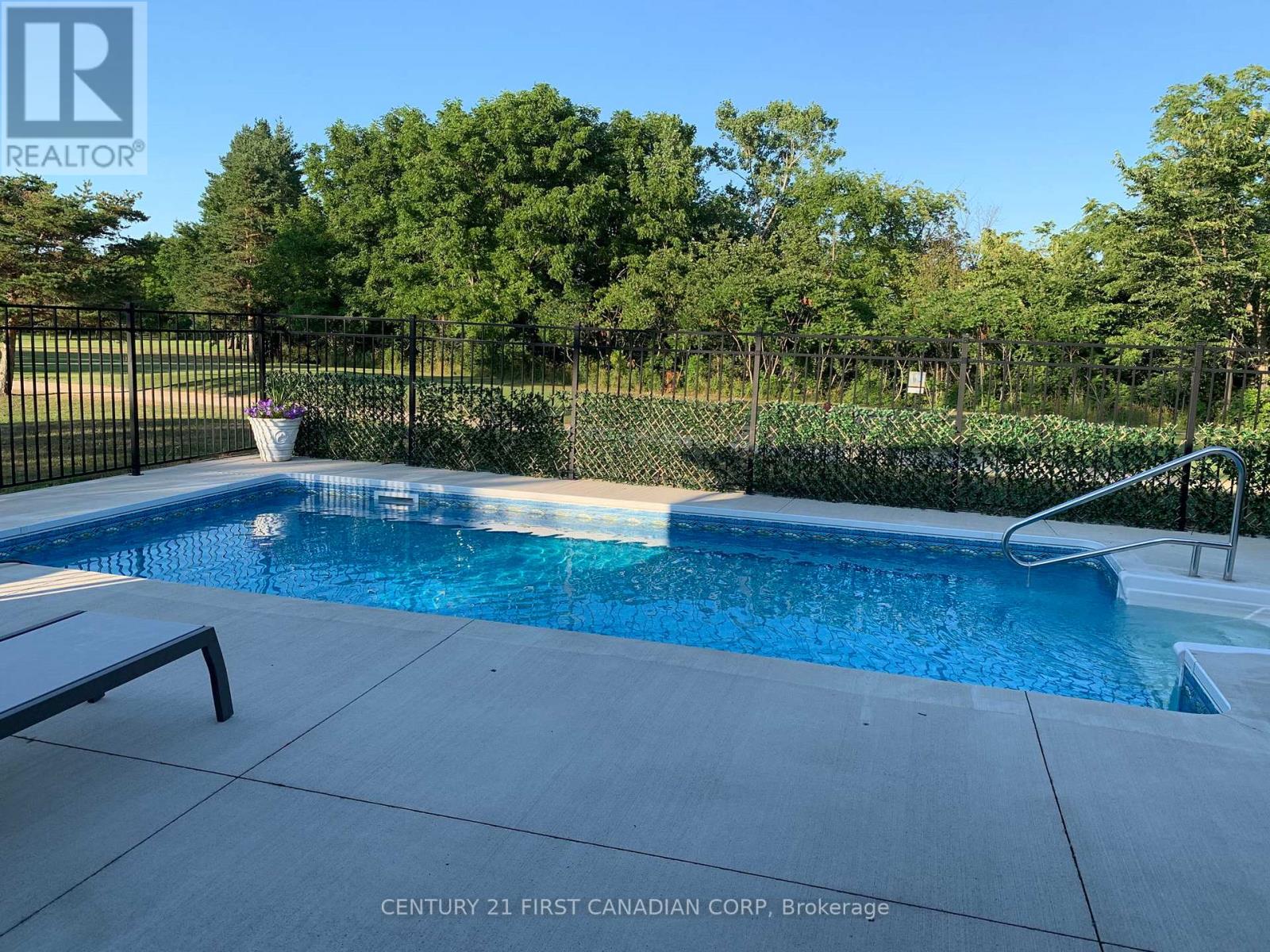 9128 Indian Hills Trail W, Lambton Shores, Ontario  N0N 1J2 - Photo 46 - X12767782