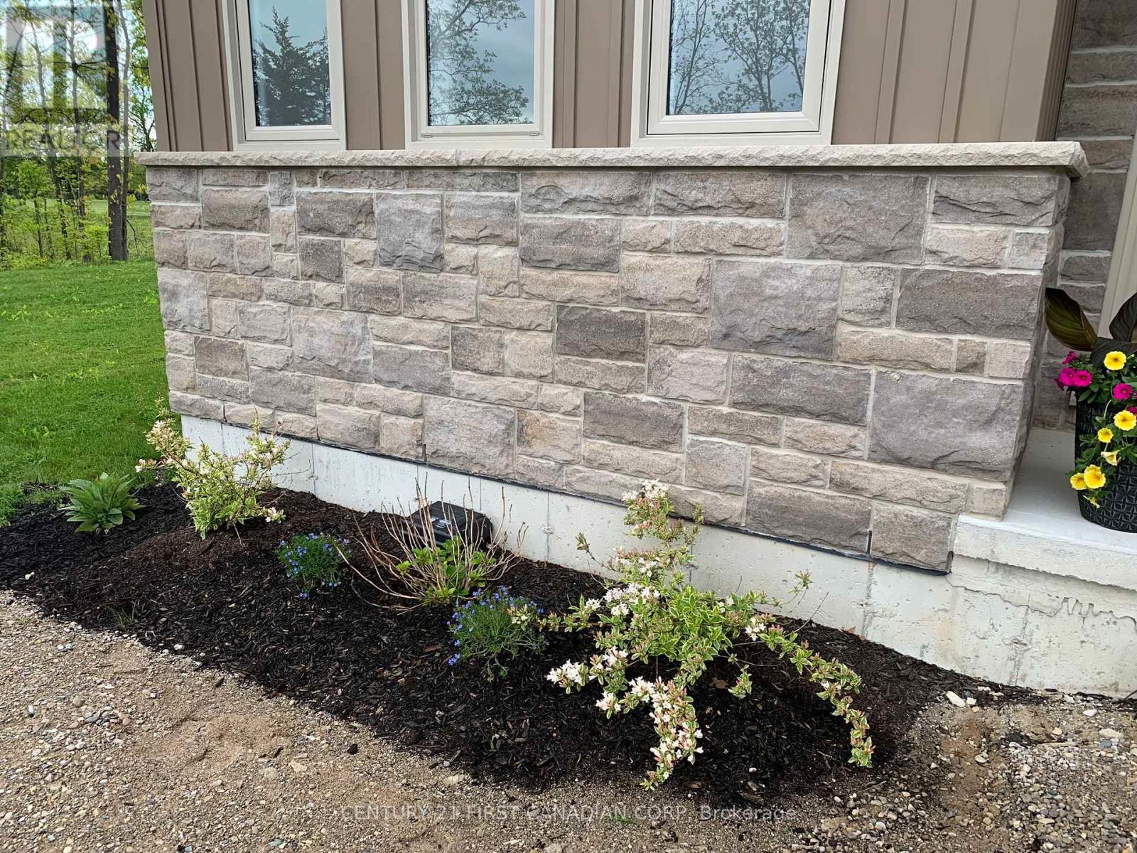 9128 Indian Hills Trail W, Lambton Shores, Ontario  N0N 1J2 - Photo 47 - X12767782