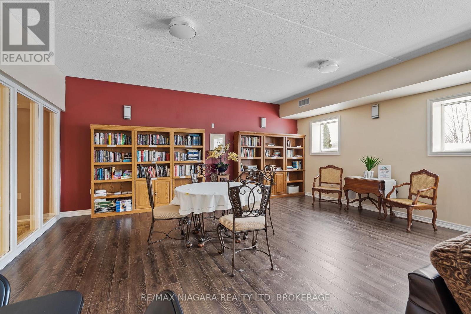 300 - 4644 Pettit Avenue, Niagara Falls, Ontario  L2E 0B4 - Photo 24 - X12764018