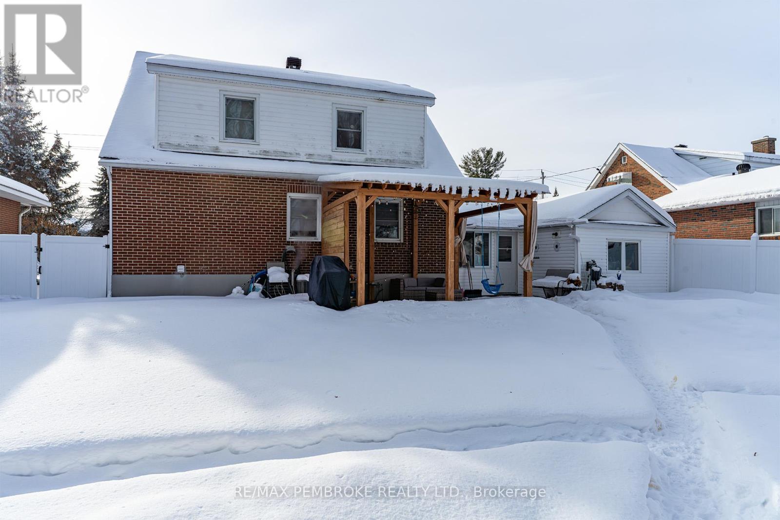 181 Morris Street, Pembroke, Ontario  K8A 2L1 - Photo 3 - X12767786