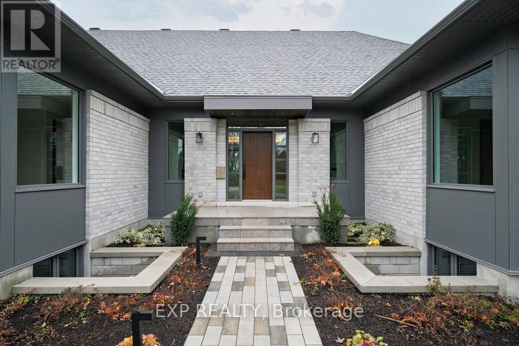 26 Clovelly Road W, Ottawa, Ontario  K1J 6M2 - Photo 3 - X12767656