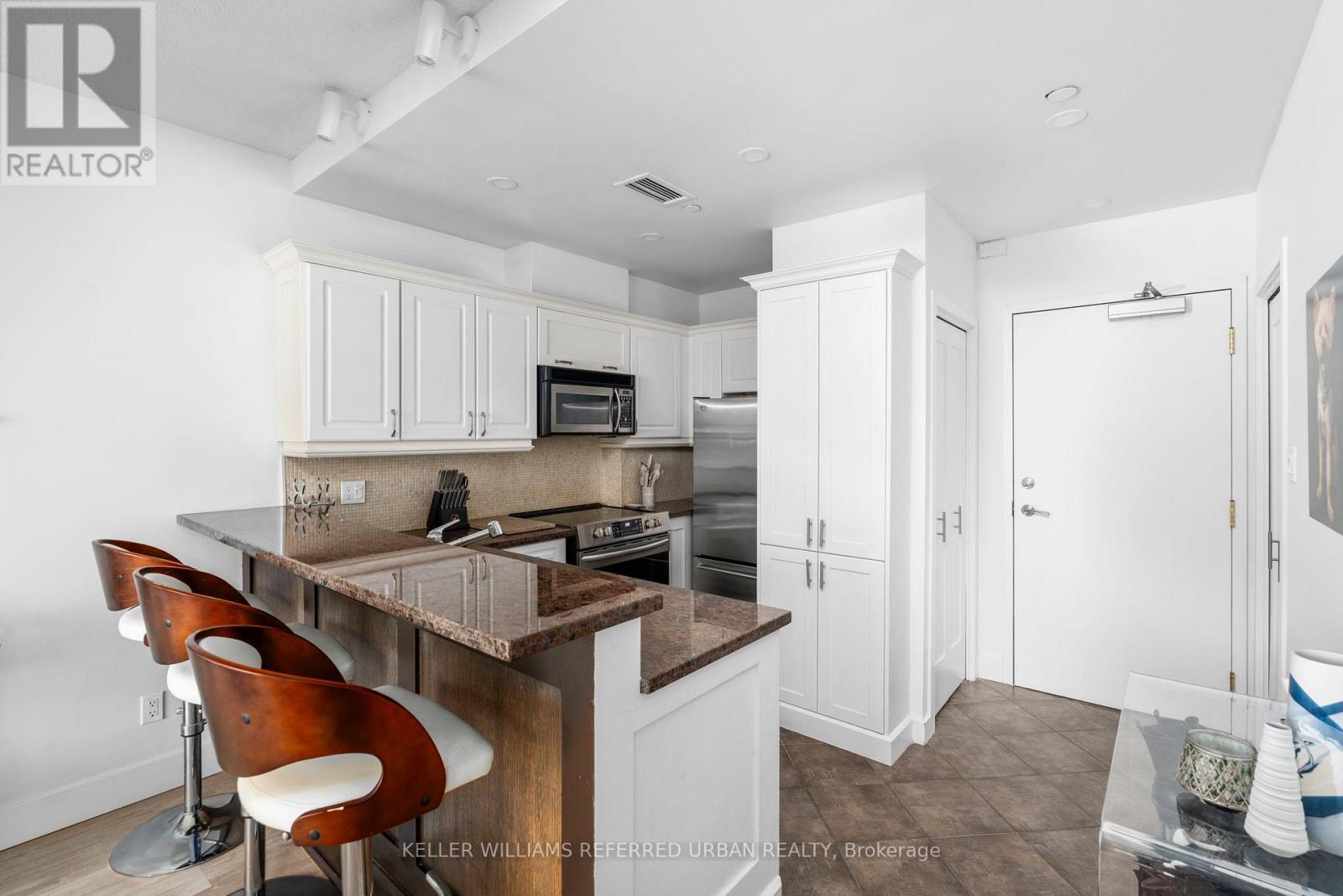 706 - 393 King Street W, Toronto, Ontario  M5V 3G8 - Photo 6 - C12767720