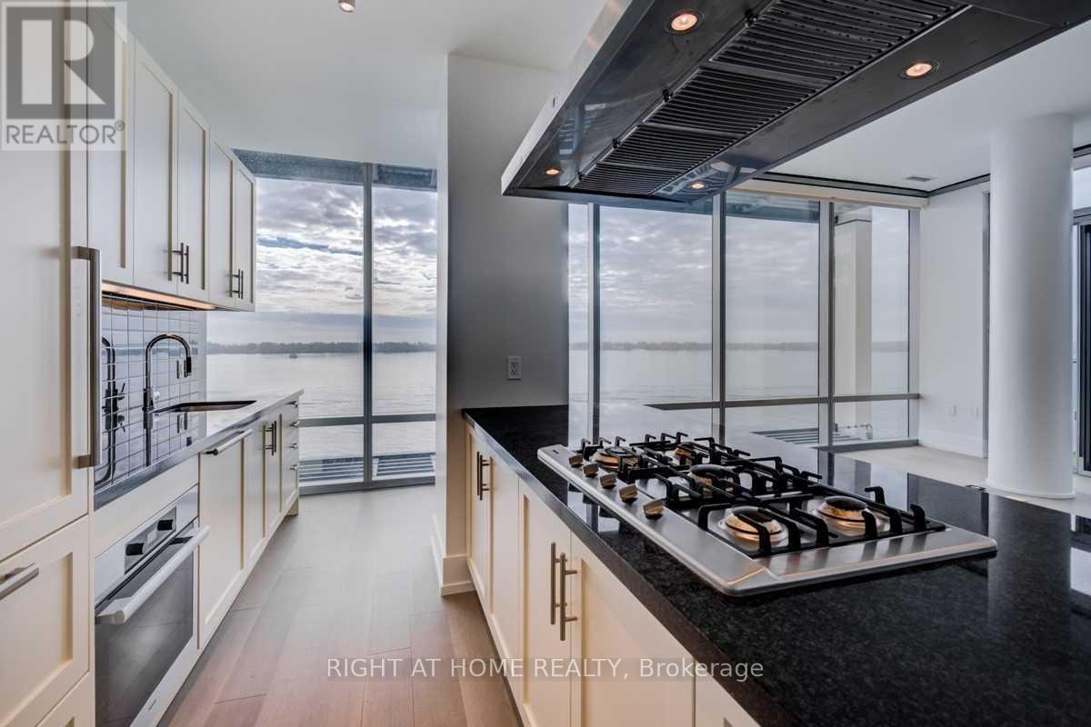 922 - 39 Queens Quay E, Toronto, Ontario  M5E 0A5 - Photo 7 - C12767766