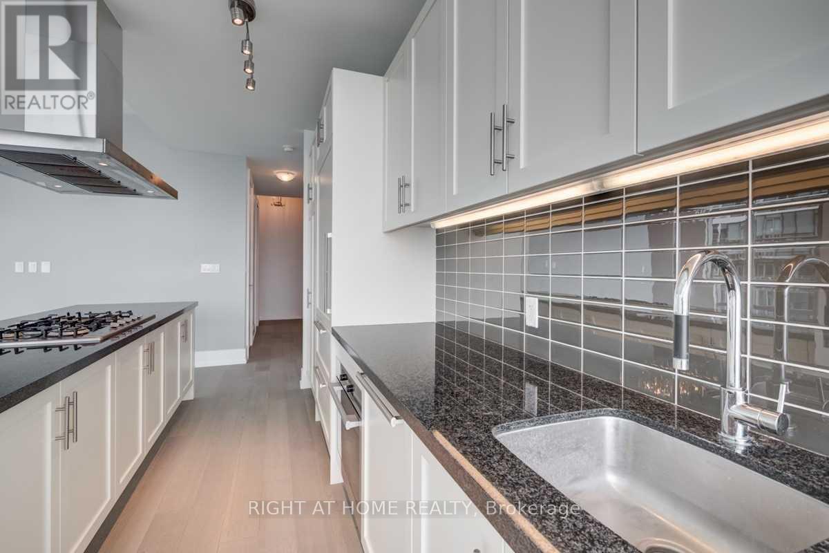 922 - 39 Queens Quay E, Toronto, Ontario  M5E 0A5 - Photo 8 - C12767766