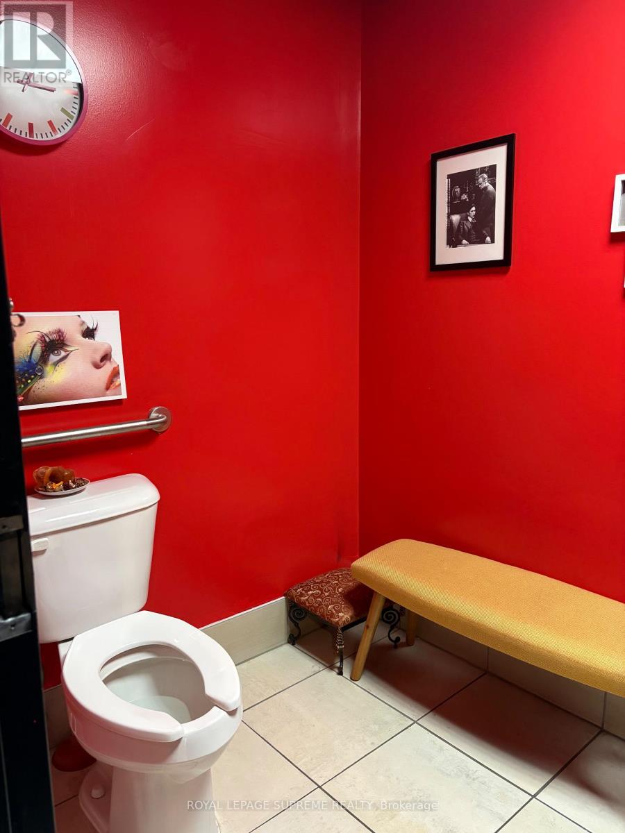 2721 Yonge Street, Toronto, Ontario  M4N 2H8 - Photo 18 - C12767784