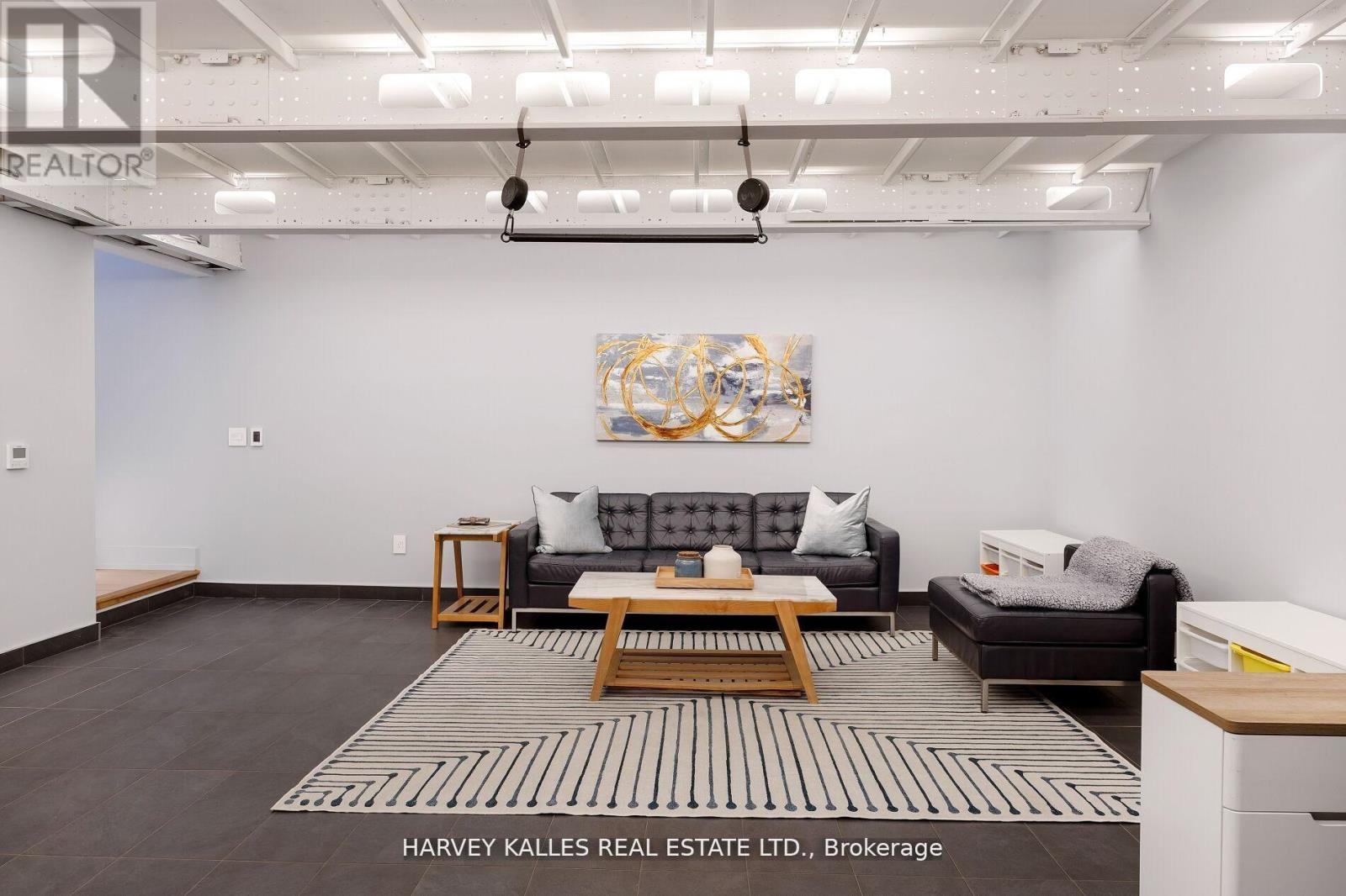 60 Hiltz Avenue, Toronto, Ontario  M4L 2N5 - Photo 37 - E12767636