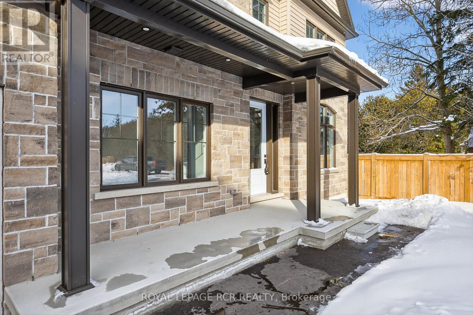 28 St. George Street, Georgina, Ontario  L0E 1L0 - Photo 5 - N12767688