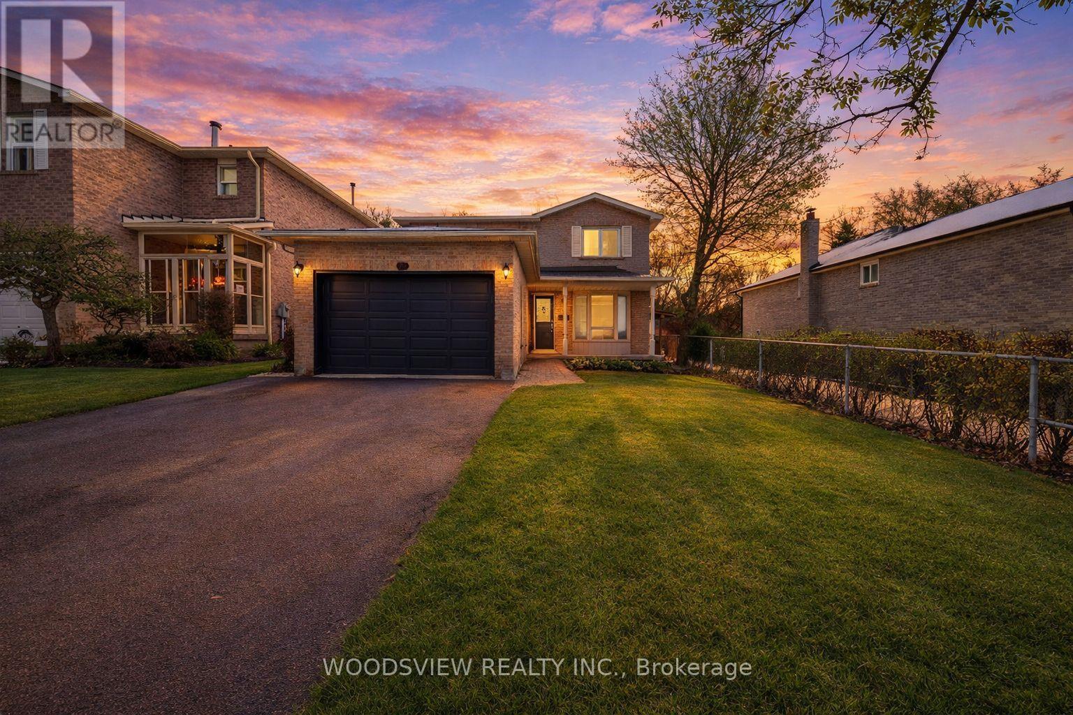 29 Misty Moor Drive, Richmond Hill, Ontario  L4C 6P9 - Photo 2 - N12767776