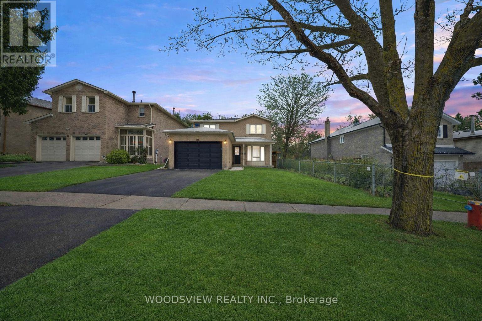 29 Misty Moor Drive, Richmond Hill, Ontario  L4C 6P9 - Photo 5 - N12767776