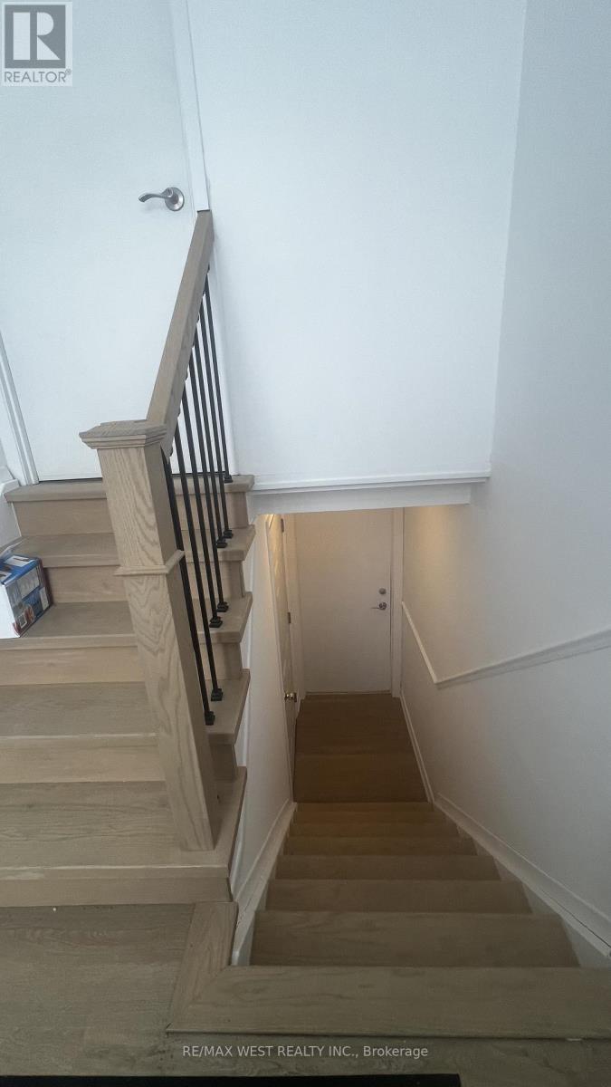 138 Armitage Drive, Newmarket (Central Newmarket), Ontario  L3Y 5L7 - Photo 3 - N12747482