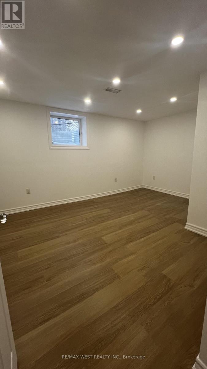 138 Armitage Drive, Newmarket (Central Newmarket), Ontario  L3Y 5L7 - Photo 11 - N12747482