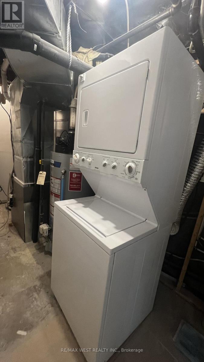 138 Armitage Drive, Newmarket (Central Newmarket), Ontario  L3Y 5L7 - Photo 13 - N12747482