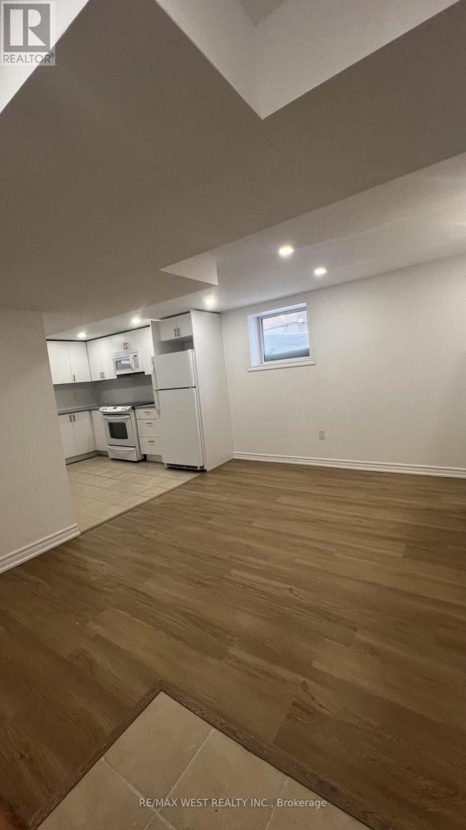 138 Armitage Drive, Newmarket (Central Newmarket), Ontario  L3Y 5L7 - Photo 7 - N12747482