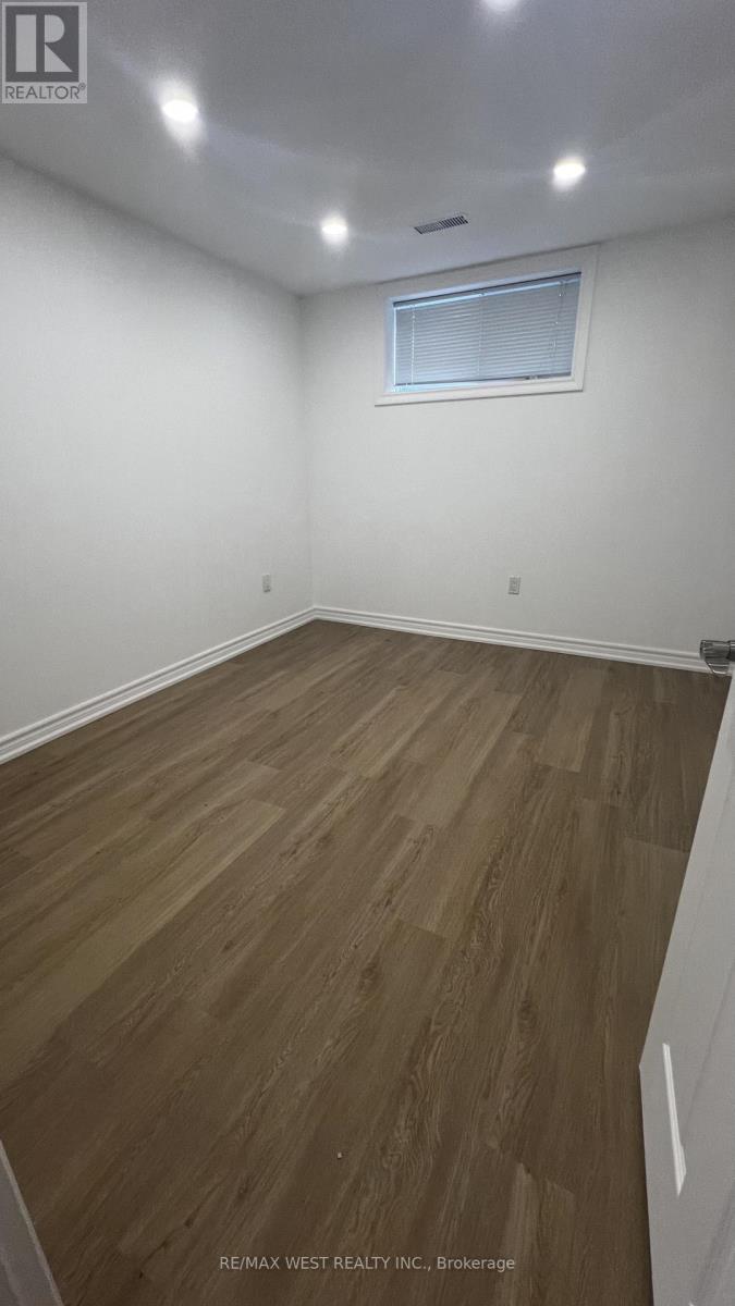 138 Armitage Drive, Newmarket (Central Newmarket), Ontario  L3Y 5L7 - Photo 12 - N12747482