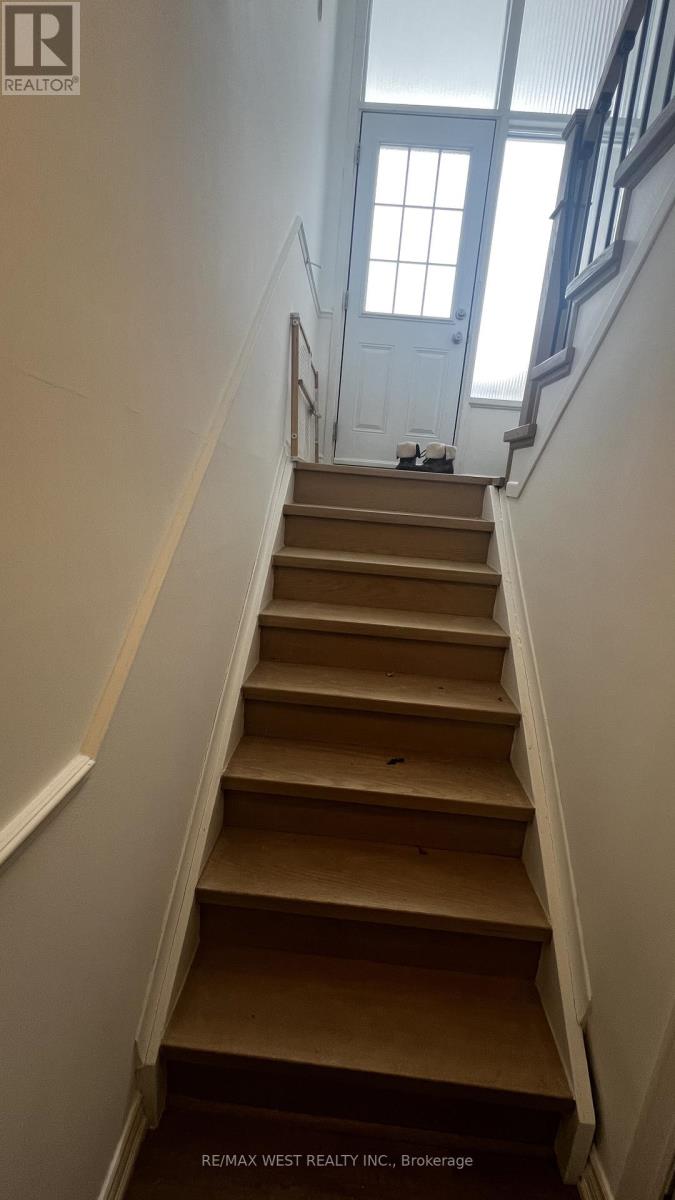 138 Armitage Drive, Newmarket (Central Newmarket), Ontario  L3Y 5L7 - Photo 4 - N12747482