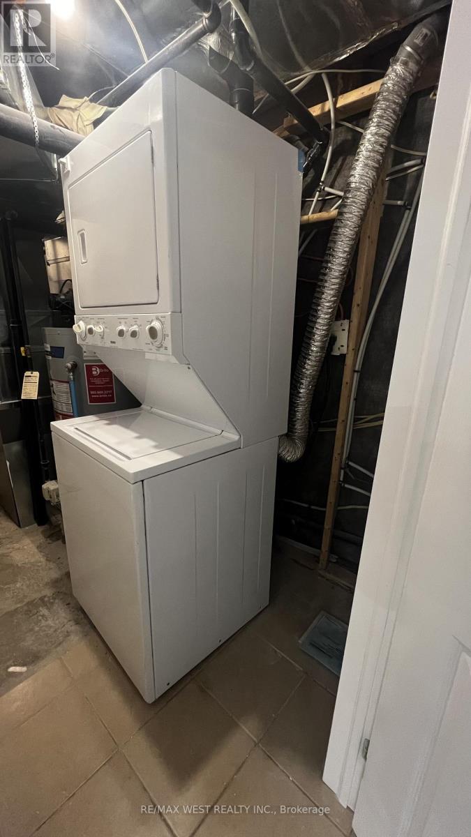 138 Armitage Drive, Newmarket (Central Newmarket), Ontario  L3Y 5L7 - Photo 14 - N12747482