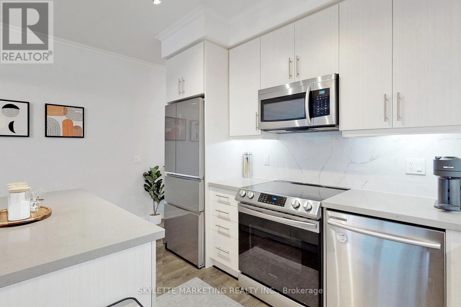 410 - 75 Oneida Crescent, Richmond Hill, Ontario  L4B 0H3 - Photo 12 - N12767668