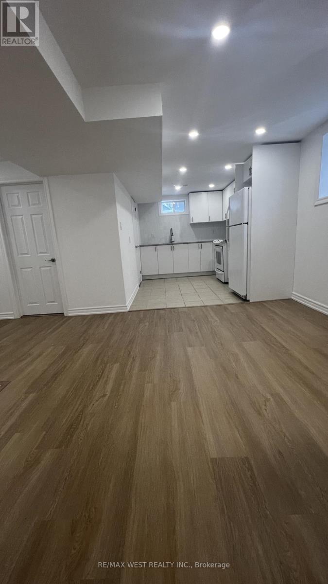 138 Armitage Drive, Newmarket (Central Newmarket), Ontario  L3Y 5L7 - Photo 8 - N12747482