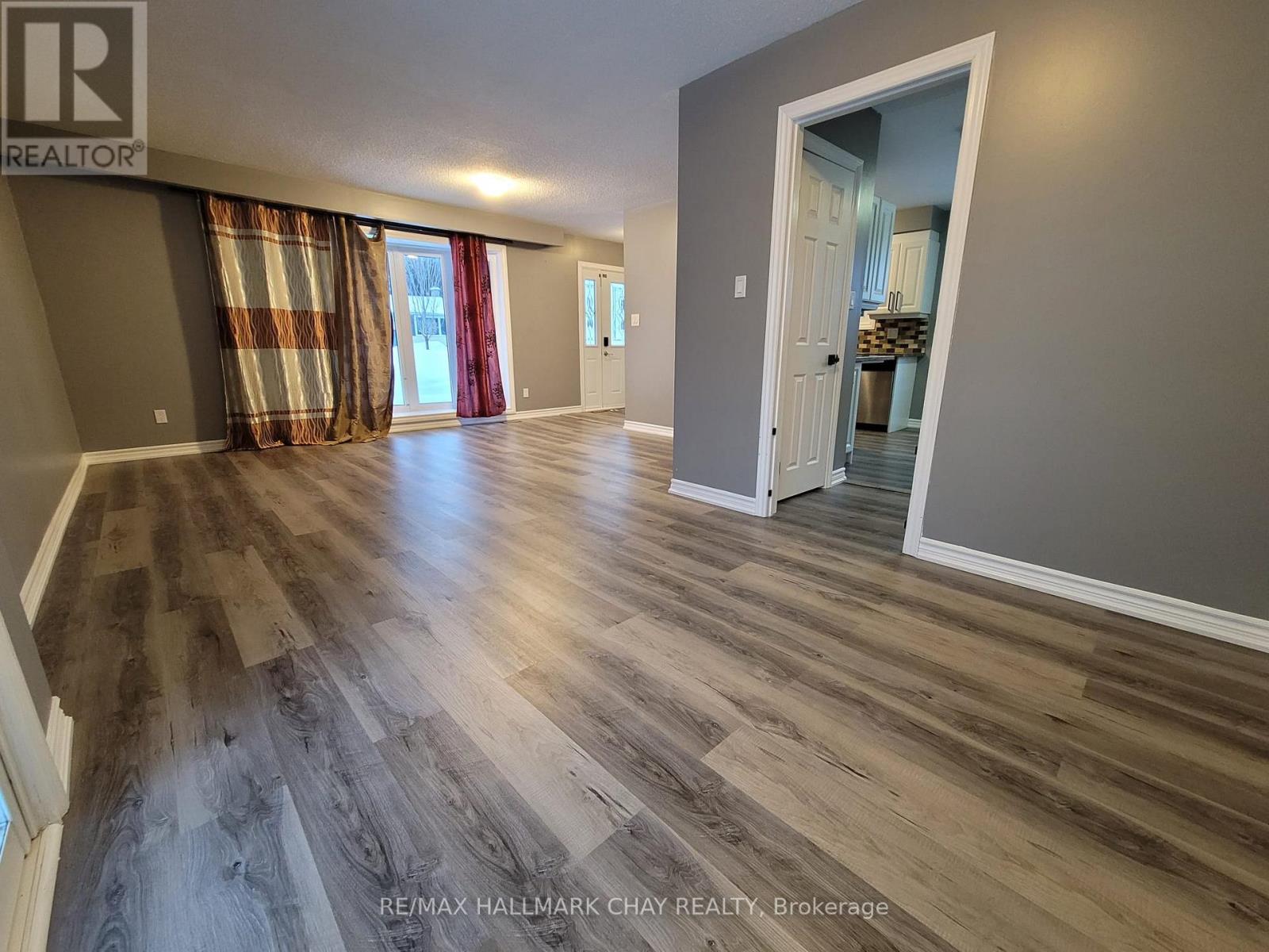 39 Bernick Drive, Barrie (Grove East), Ontario  L4M 5C1 - Photo 5 - S12767618