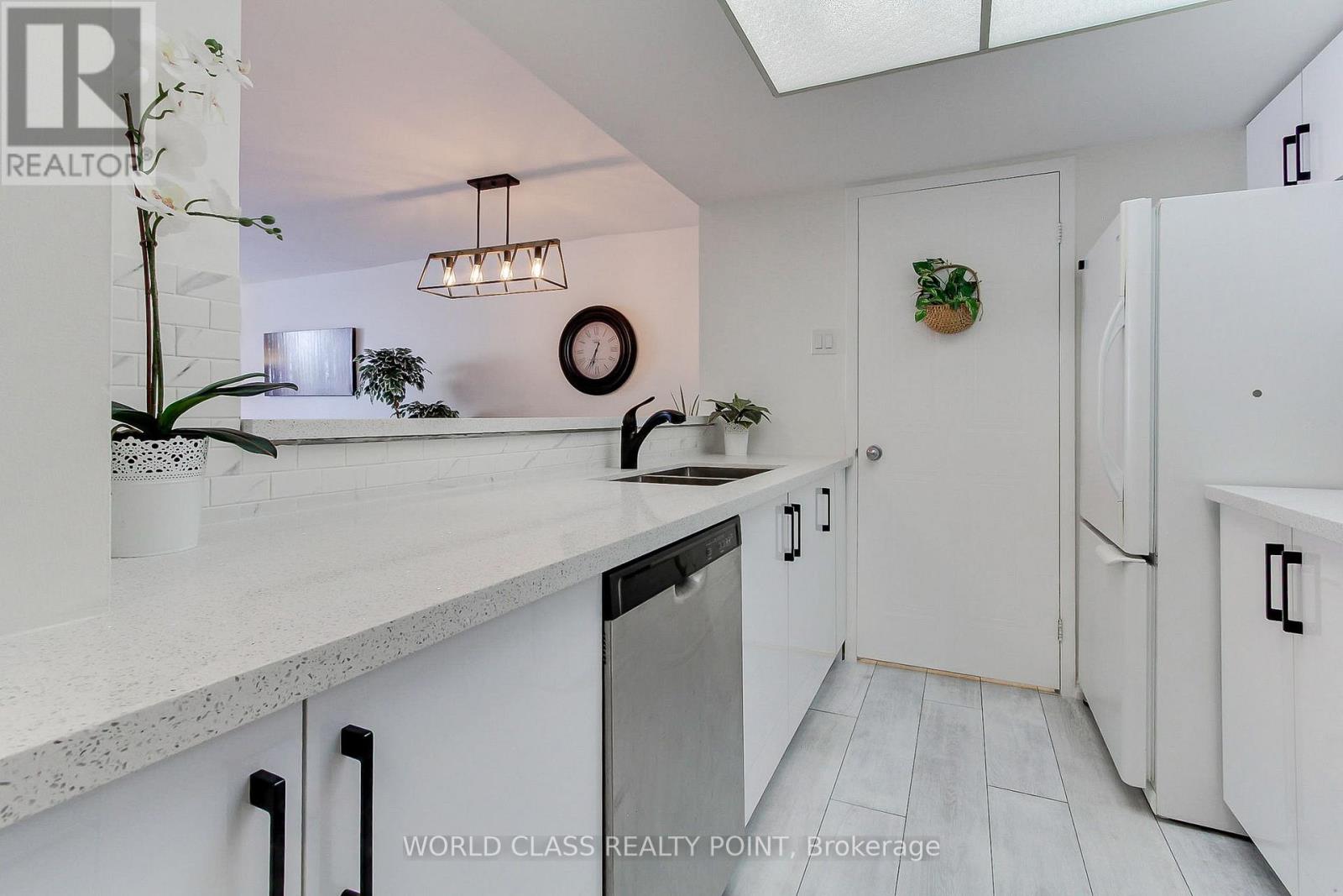 207 - 75 Ellen Street S, Barrie (Lakeshore), Ontario  L4N 7R6 - Photo 6 - S12767650