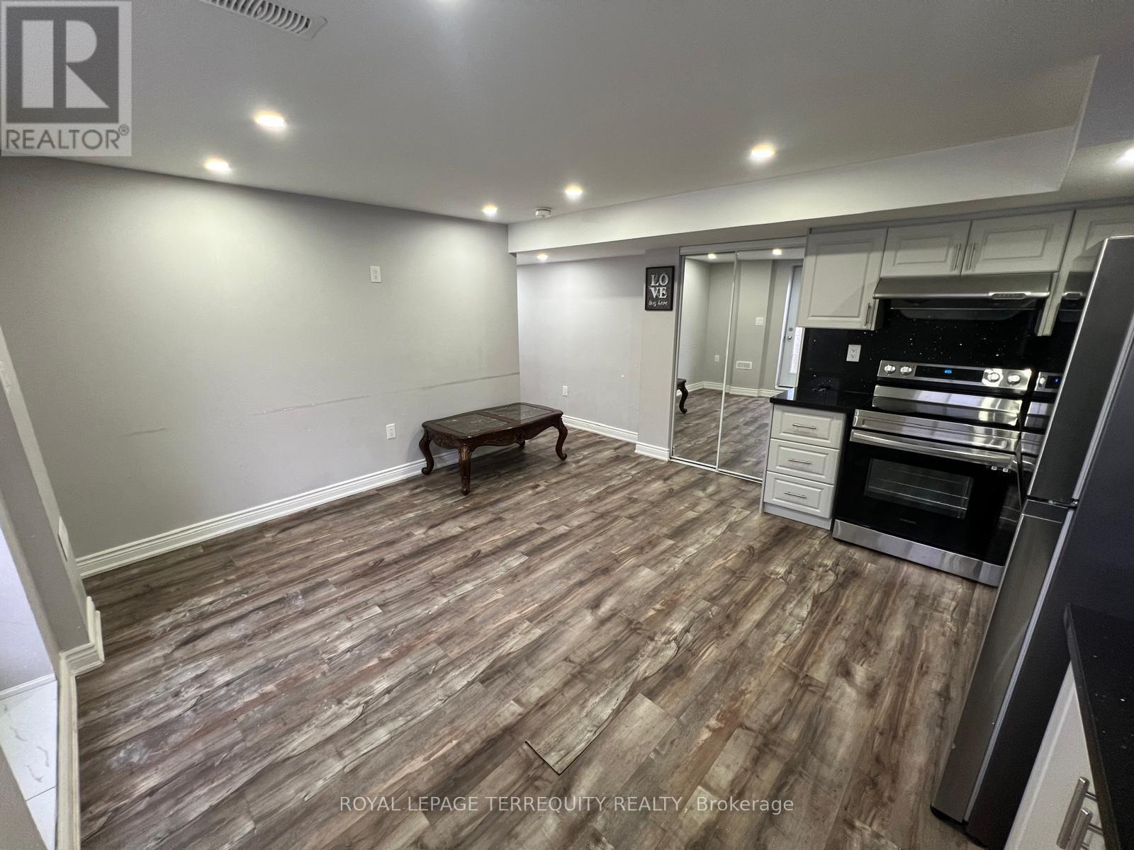 15 Tiger Crescent, Brampton, Ontario  L6R 4C1 - Photo 14 - W12767622