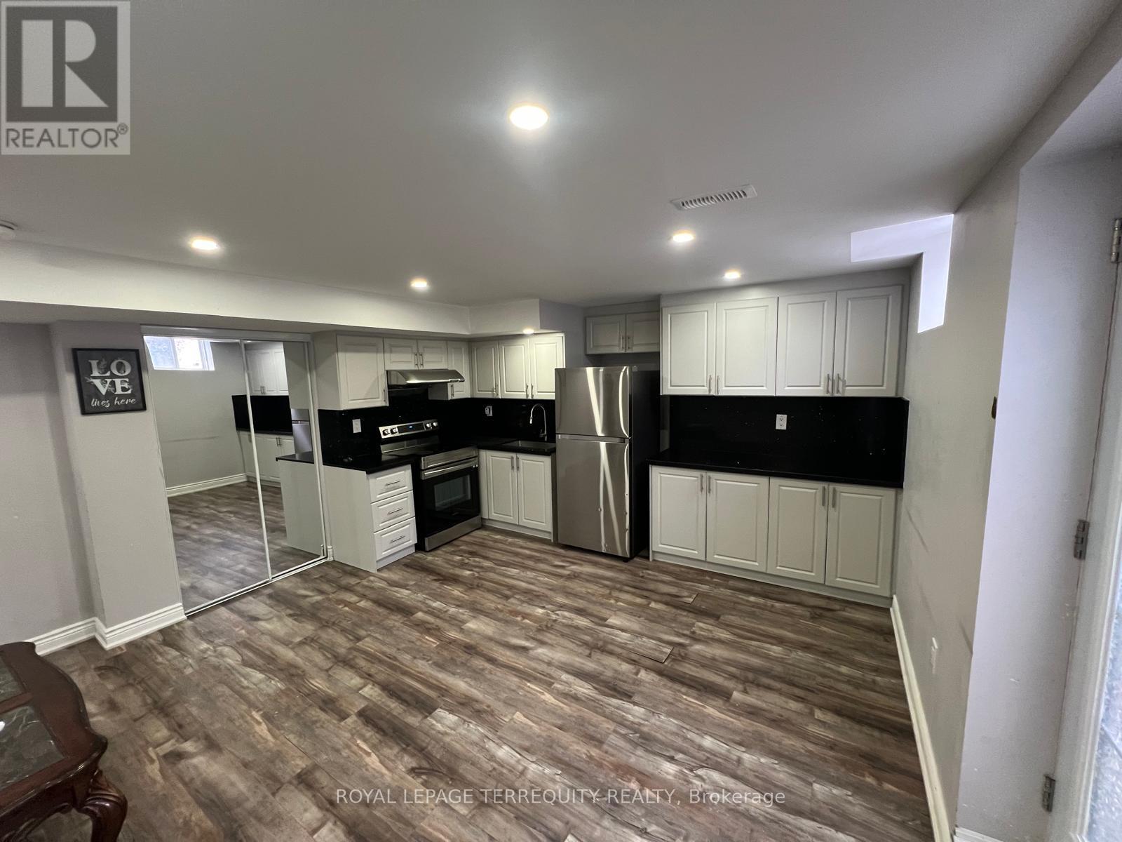 15 Tiger Crescent, Brampton, Ontario  L6R 4C1 - Photo 17 - W12767622