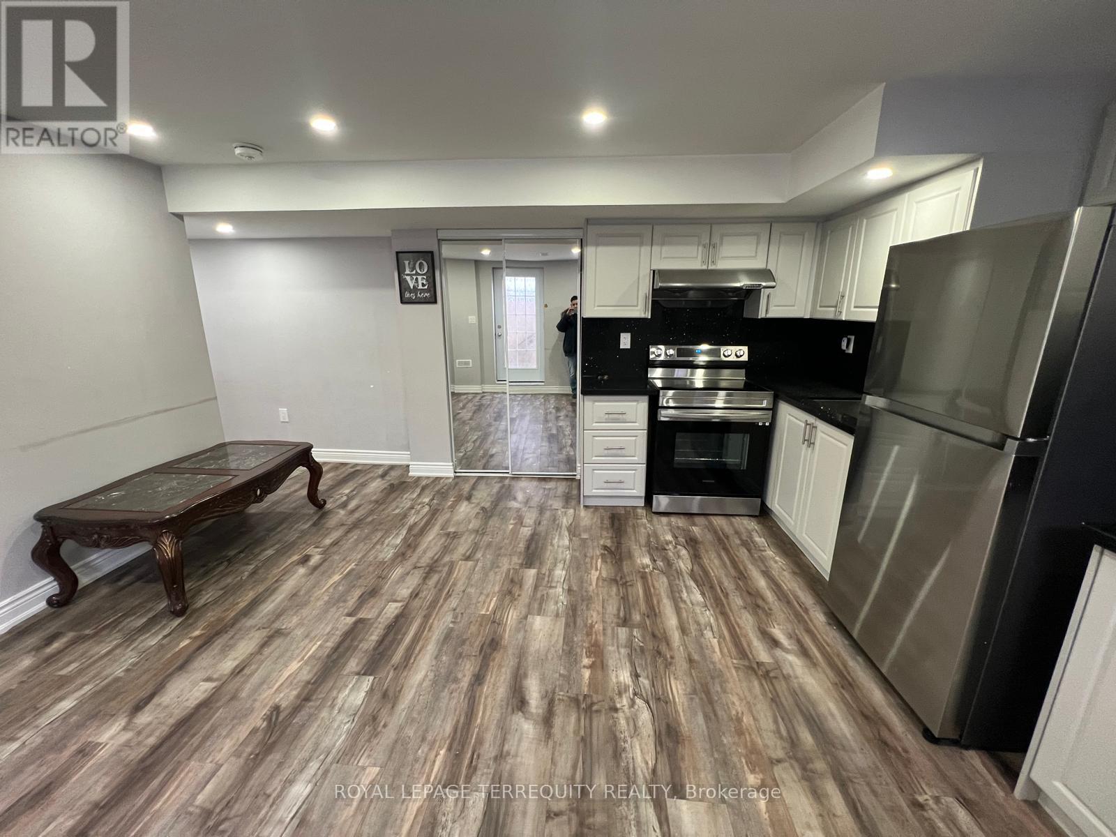 15 Tiger Crescent, Brampton, Ontario  L6R 4C1 - Photo 4 - W12767622