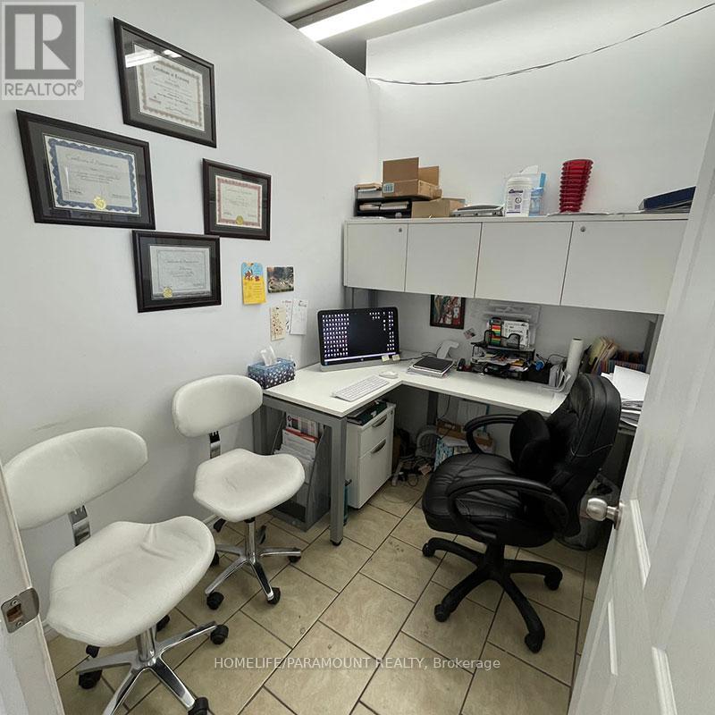 2891 Derry Road E, Mississauga, Ontario  L4T 1A6 - Photo 3 - W12767664