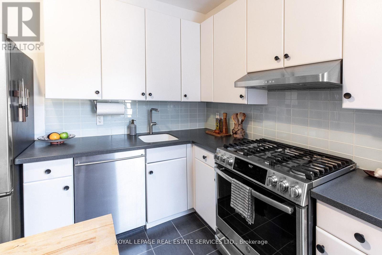 57 Boon Avenue, Toronto, Ontario  M6E 3Z2 - Photo 22 - W12767684