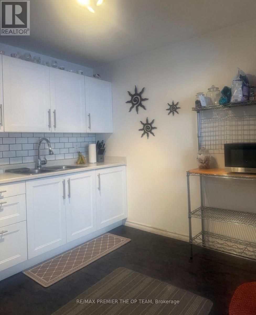 37 - 1016 Falgarwood Drive, Oakville, Ontario  L6H 2P5 - Photo 13 - W12767722