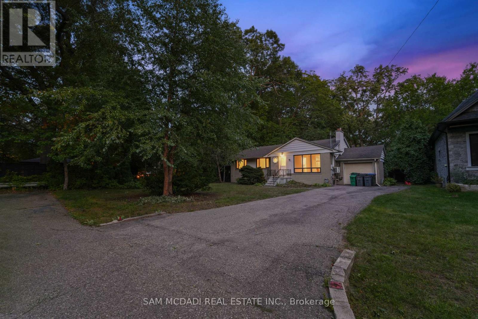 1302 Martley Drive, Mississauga, Ontario  L5H 1N9 - Photo 30 - W12767724