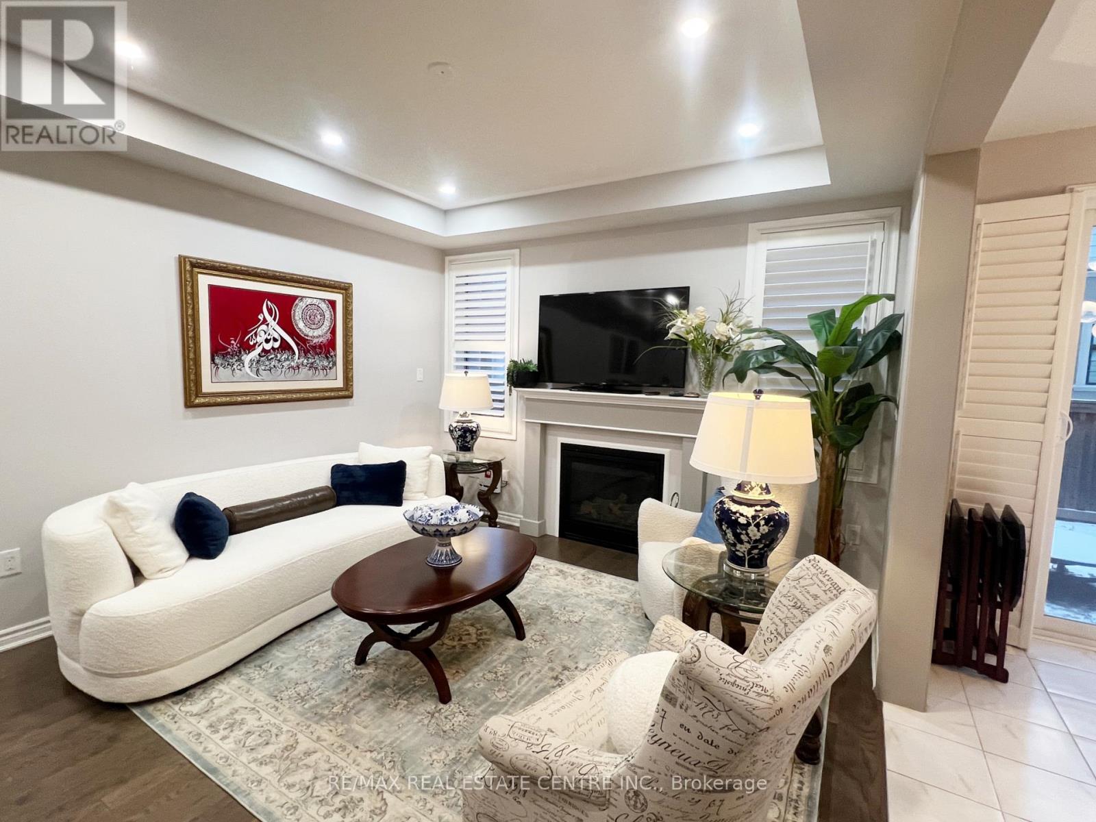 1300 Basswood Crescent, Milton, Ontario  L9T 7E7 - Photo 13 - W12767726