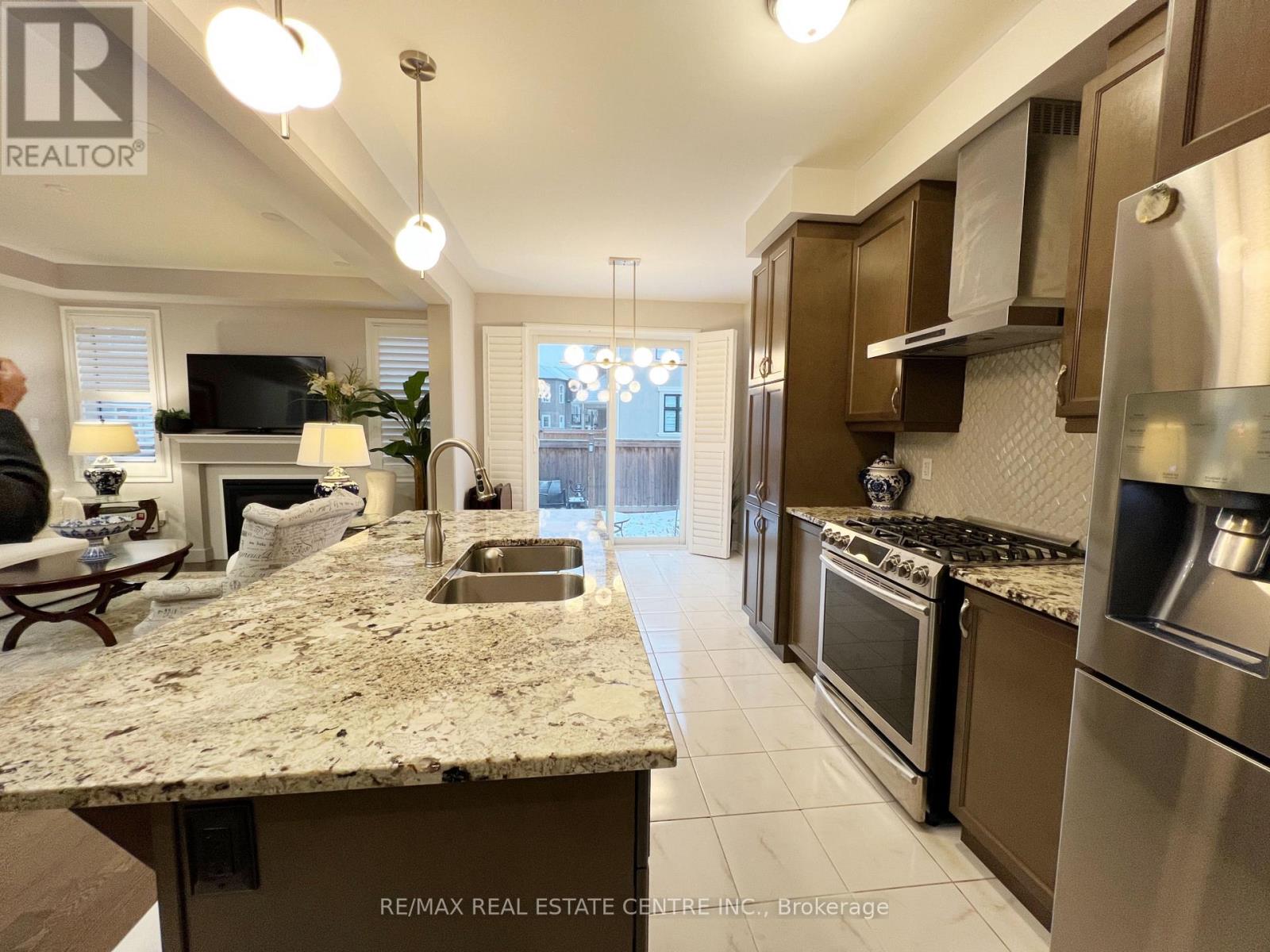 1300 Basswood Crescent, Milton, Ontario  L9T 7E7 - Photo 15 - W12767726