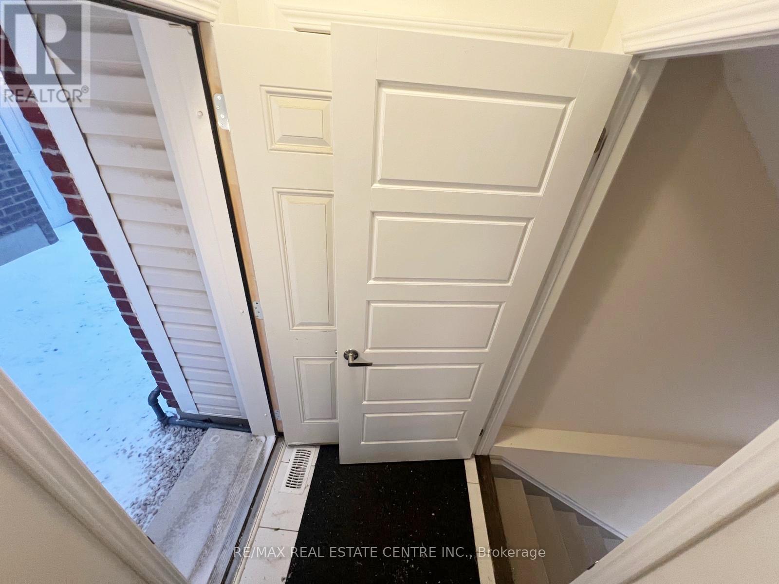 1300 Basswood Crescent, Milton, Ontario  L9T 7E7 - Photo 37 - W12767726