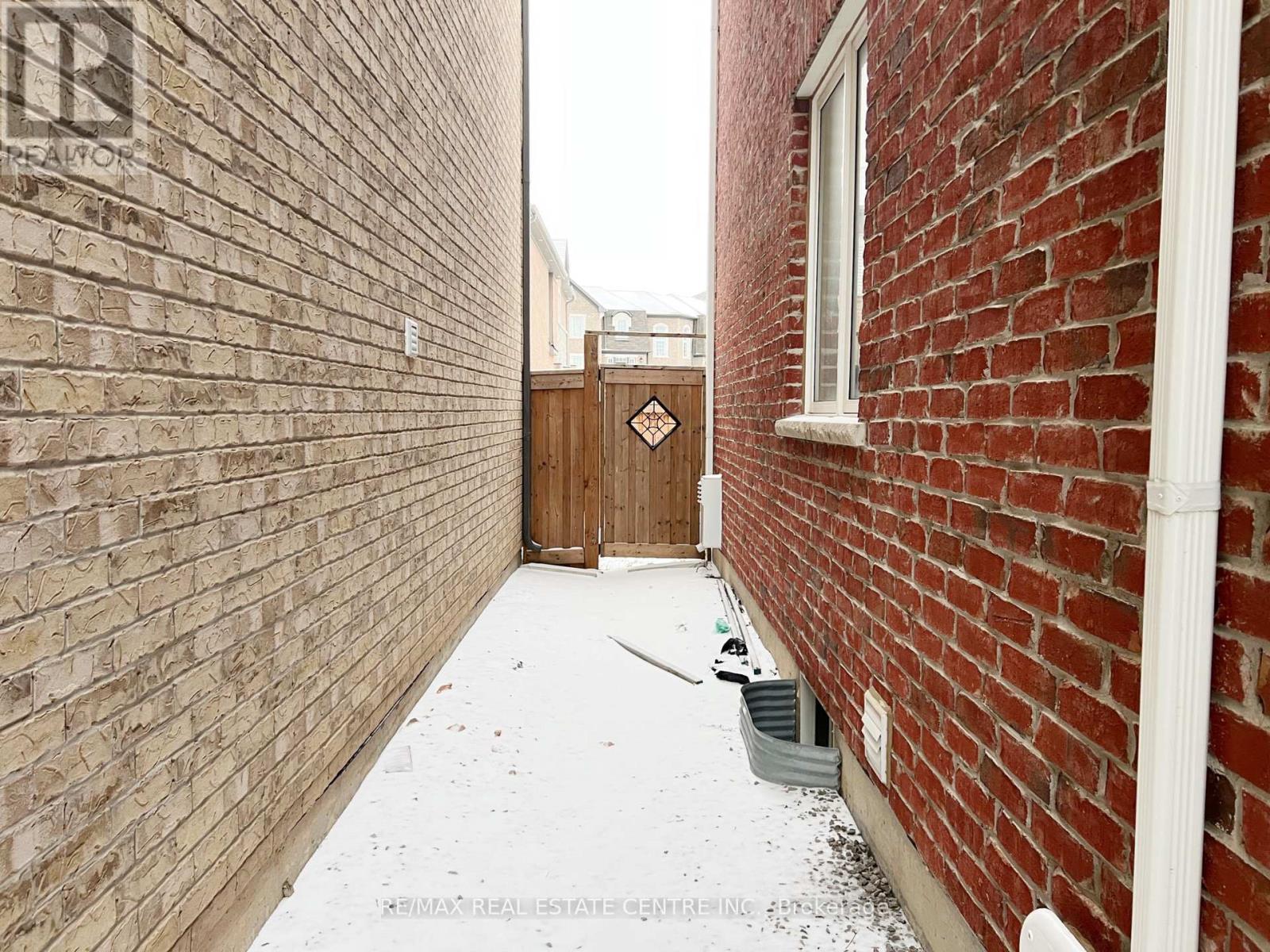 1300 Basswood Crescent, Milton, Ontario  L9T 7E7 - Photo 46 - W12767726