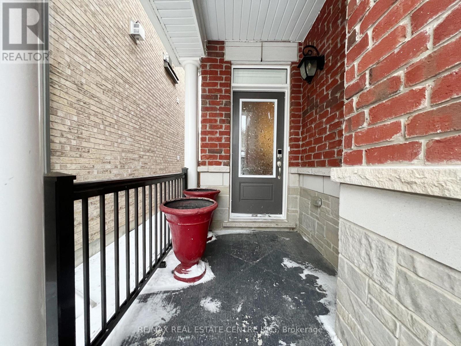 1300 Basswood Crescent, Milton, Ontario  L9T 7E7 - Photo 5 - W12767726