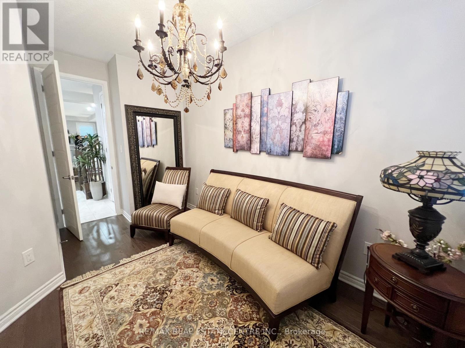 1300 Basswood Crescent, Milton, Ontario  L9T 7E7 - Photo 9 - W12767726