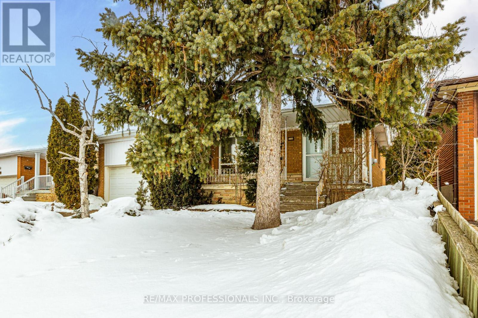 34 Turnvale Road, Toronto, Ontario  M9V 1L7 - Photo 2 - W12767728