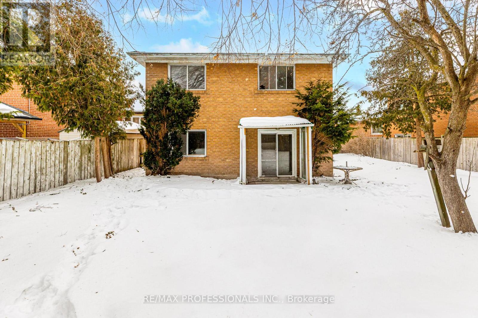 34 Turnvale Road, Toronto, Ontario  M9V 1L7 - Photo 3 - W12767728