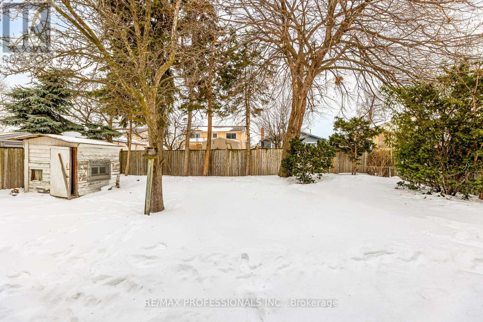 34 Turnvale Road, Toronto, Ontario  M9V 1L7 - Photo 5 - W12767728