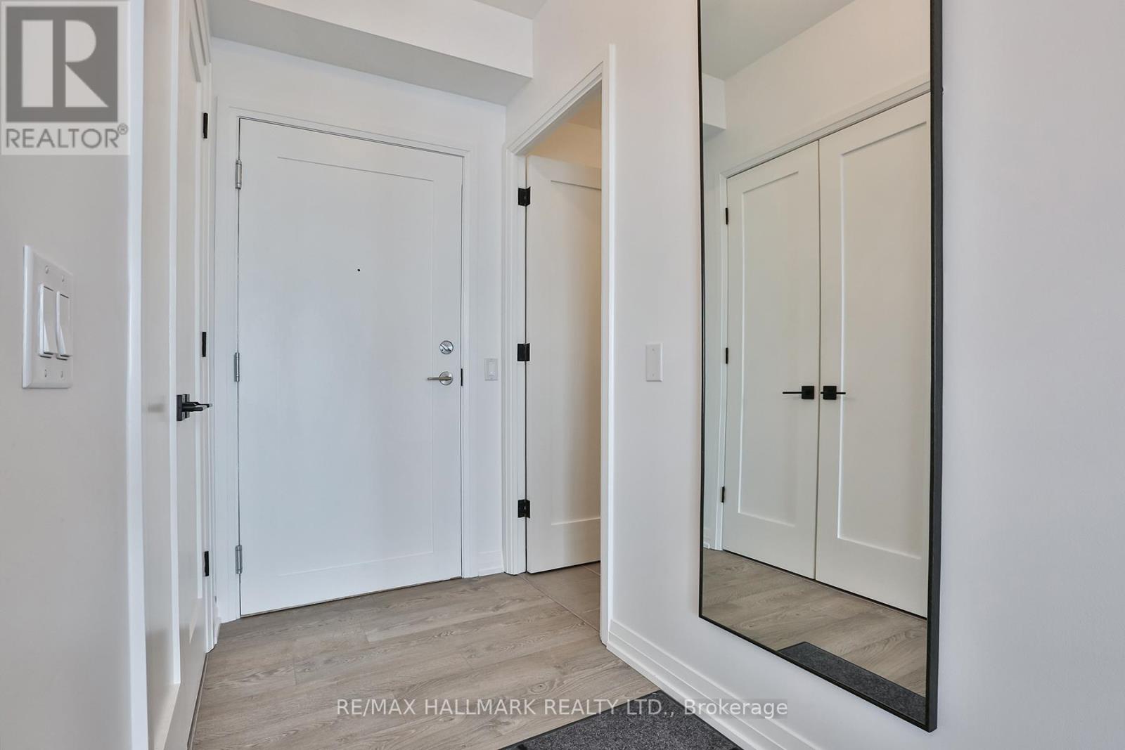 2004 - 50 Thomas Riley Road, Toronto, Ontario  M9B 0C5 - Photo 4 - W12767748