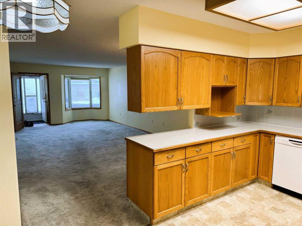 44 Dale Close, Red Deer, Alberta  T4R 2L5 - Photo 6 - A2276194